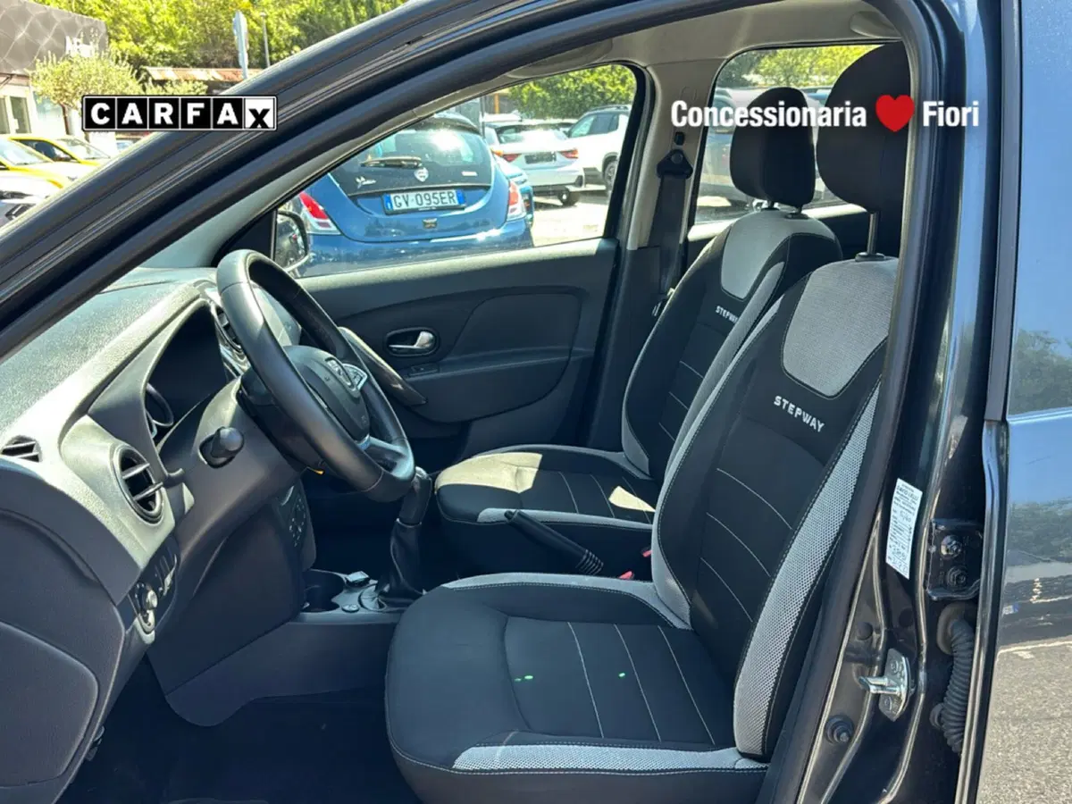 Dacia Sandero usata a Roma (14)