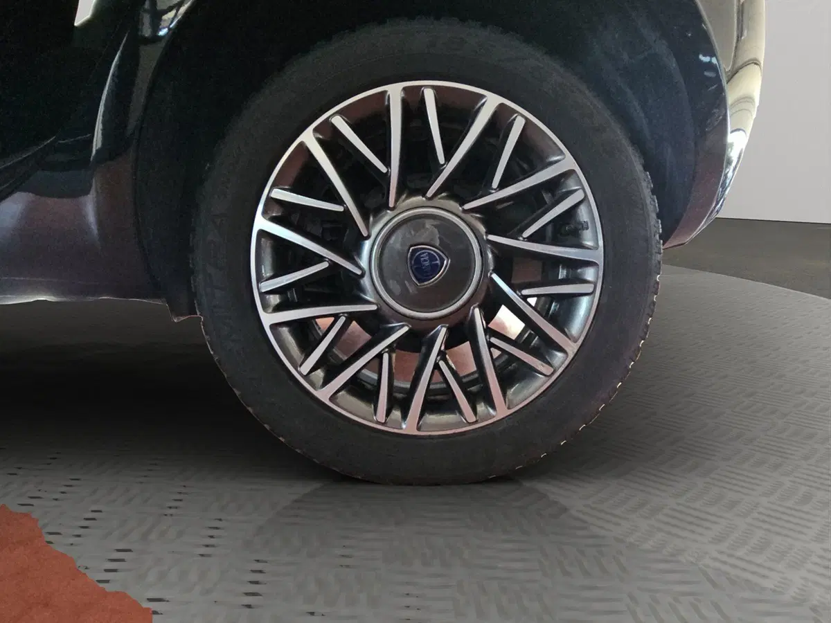 Lancia Ypsilon usata a Macerata (11)