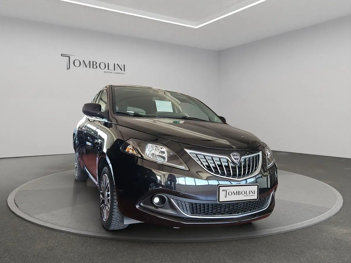 Lancia Ypsilon usata a Macerata (2)