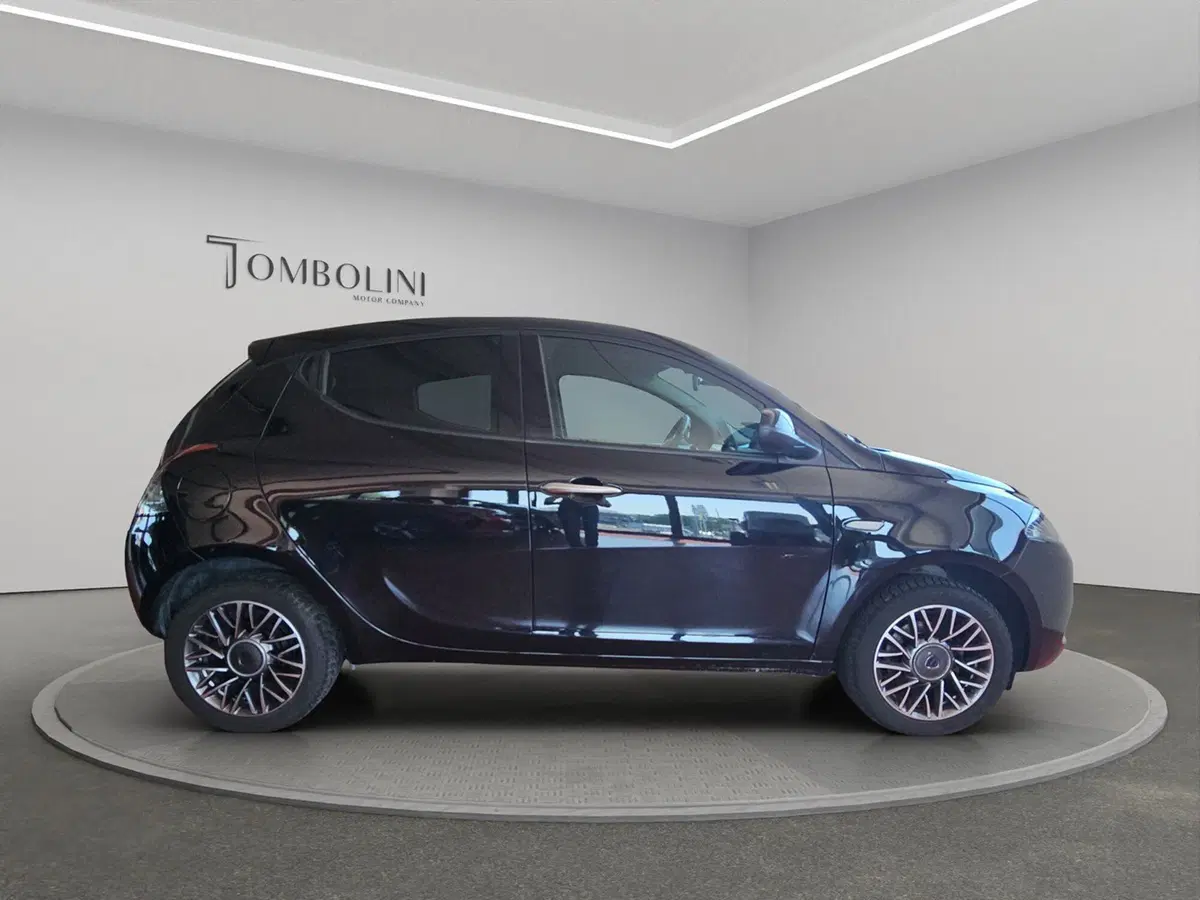 Lancia Ypsilon usata a Macerata (4)