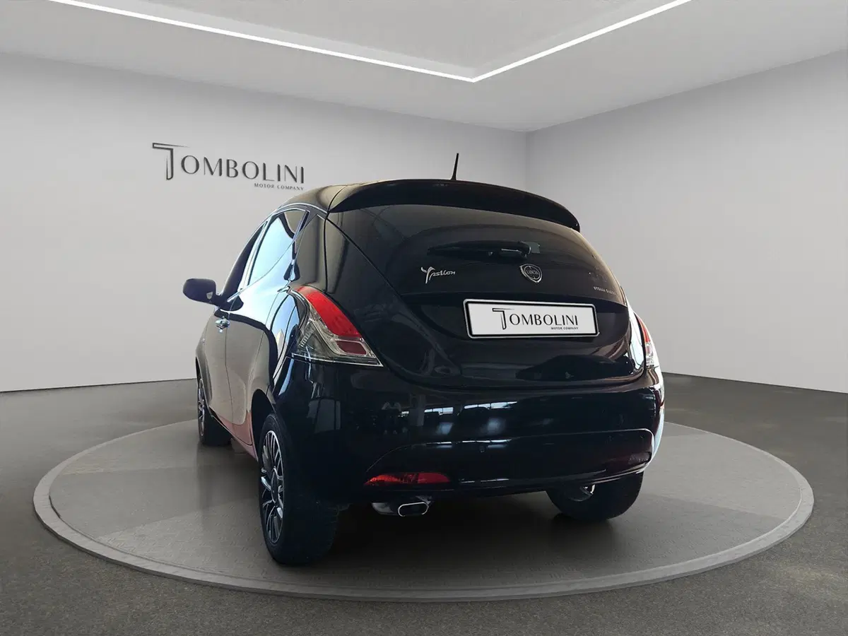Lancia Ypsilon usata a Macerata (6)