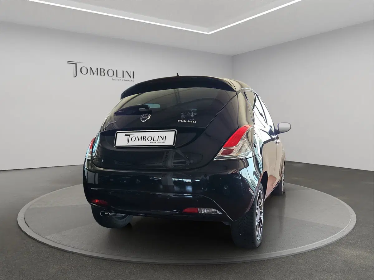 Lancia Ypsilon usata a Macerata (7)