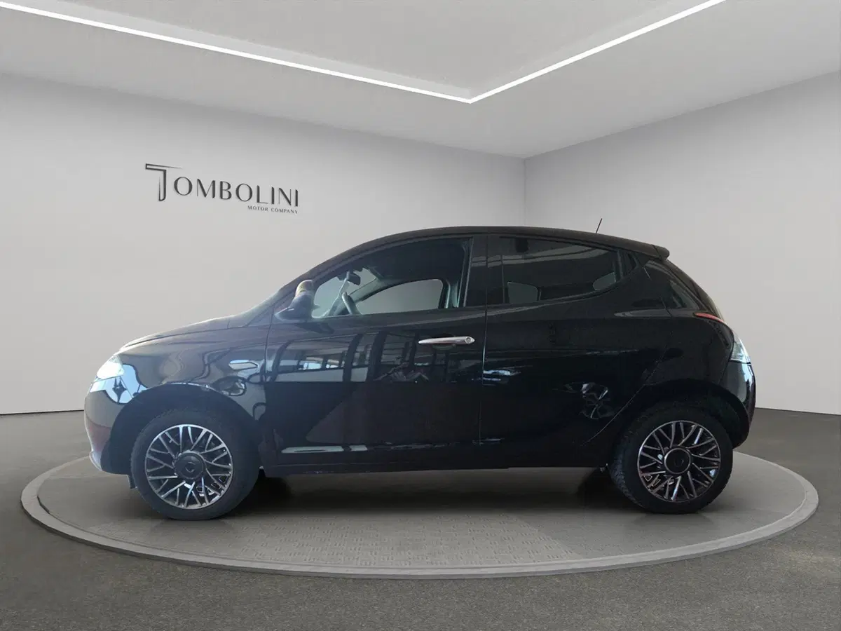 Lancia Ypsilon usata a Macerata (8)