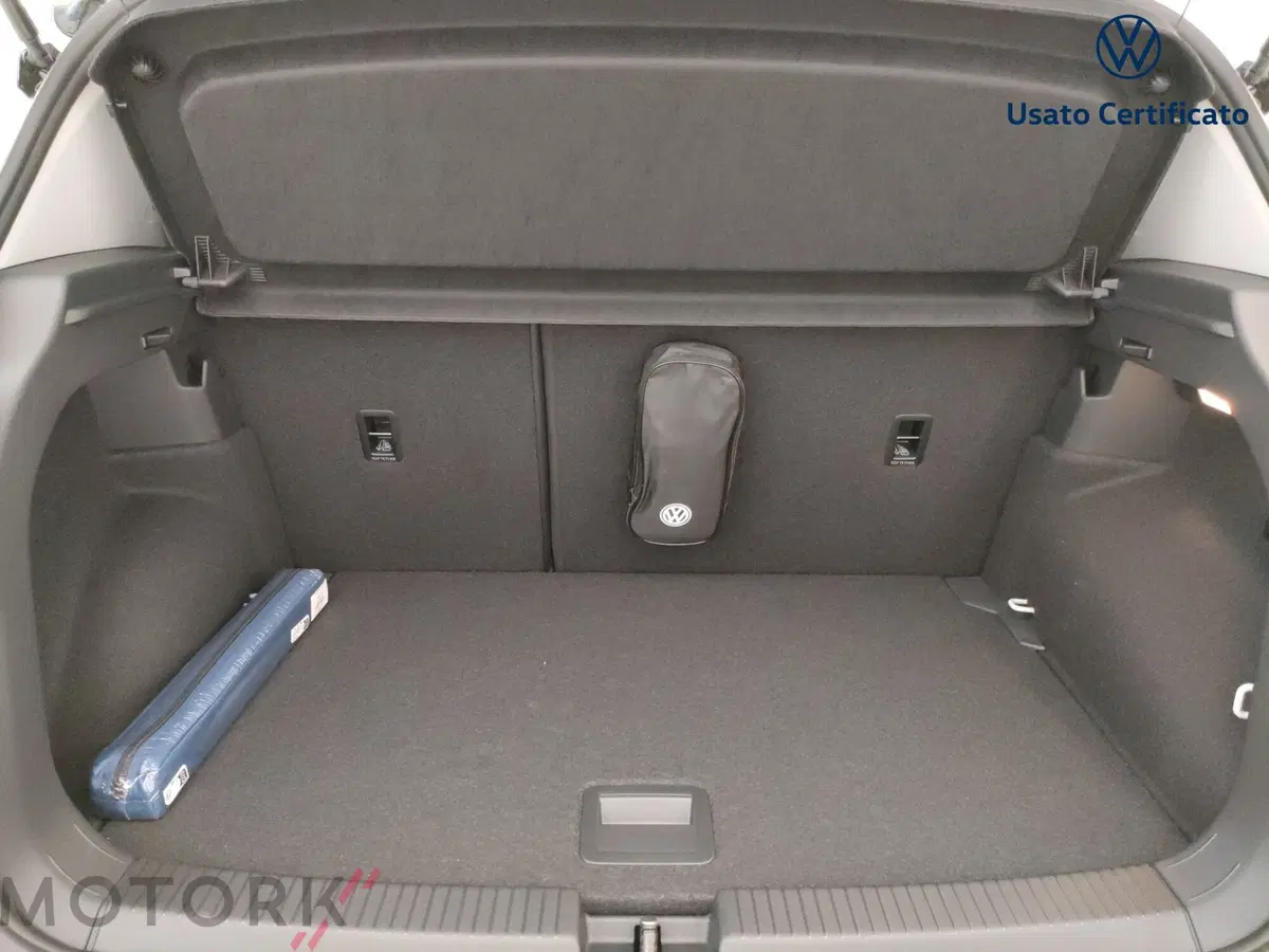 Volkswagen T-Cross nuova a Varese (9)