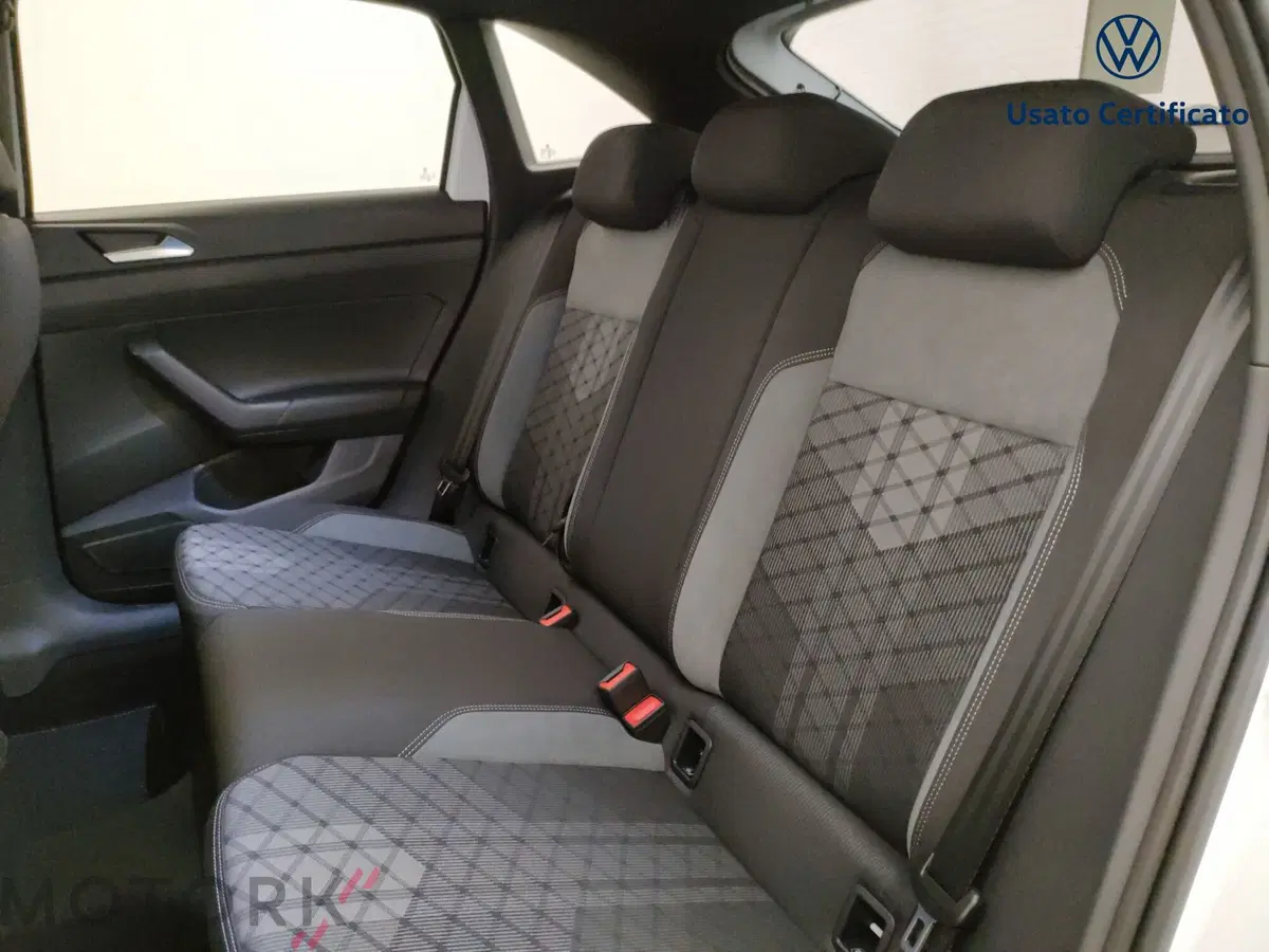 Volkswagen Taigo nuova a Varese (9)