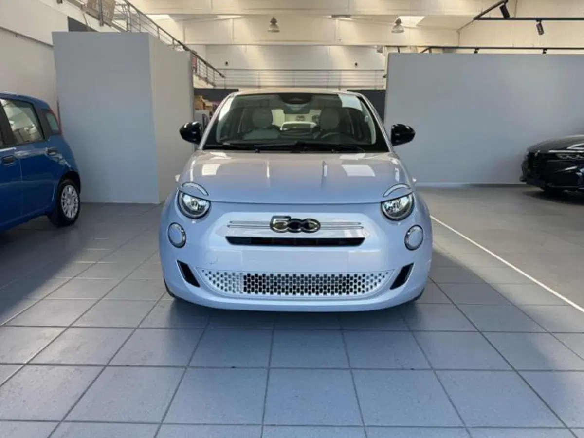 Fiat 500 nuova a Vercelli (2)