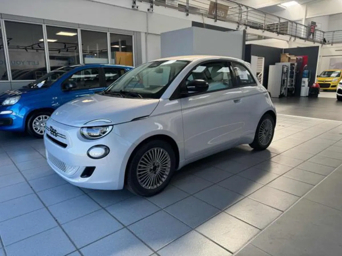 Fiat 500 nuova a Vercelli (3)