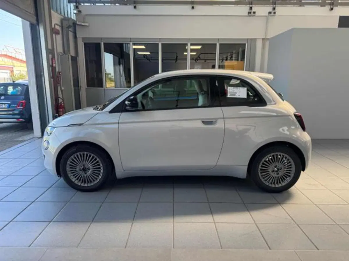 Fiat 500 nuova a Vercelli (4)