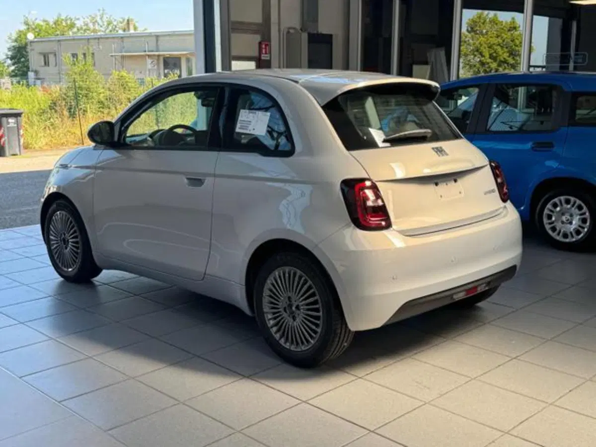 Fiat 500 nuova a Vercelli (5)