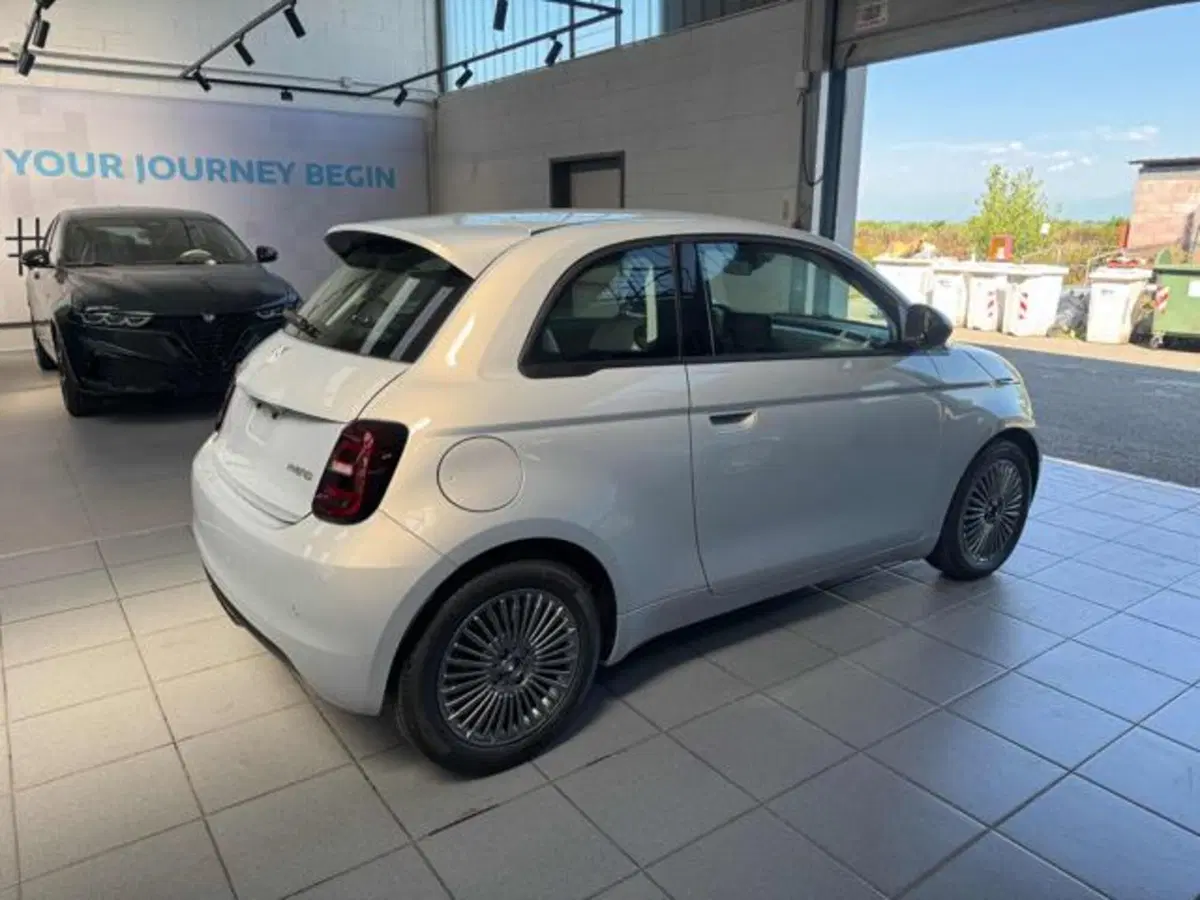 Fiat 500 nuova a Vercelli (7)