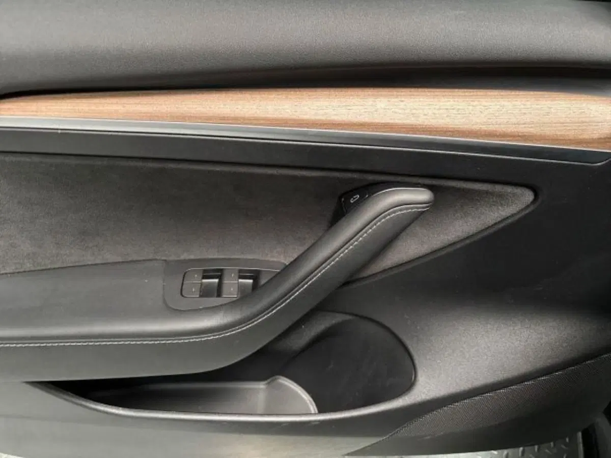 Tesla Model 3 usata a Bologna (10)