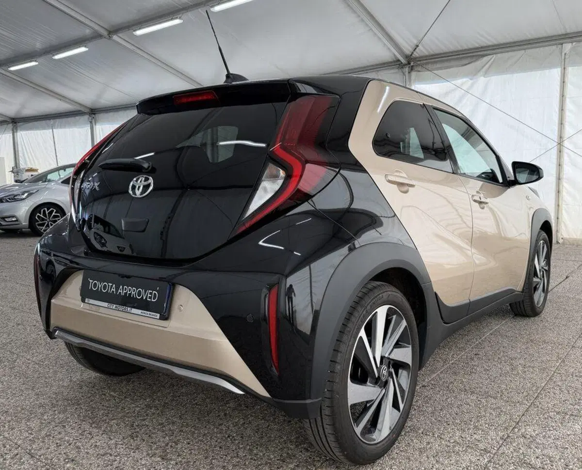 Toyota Aygo X usata a Monza e Brianza (6)