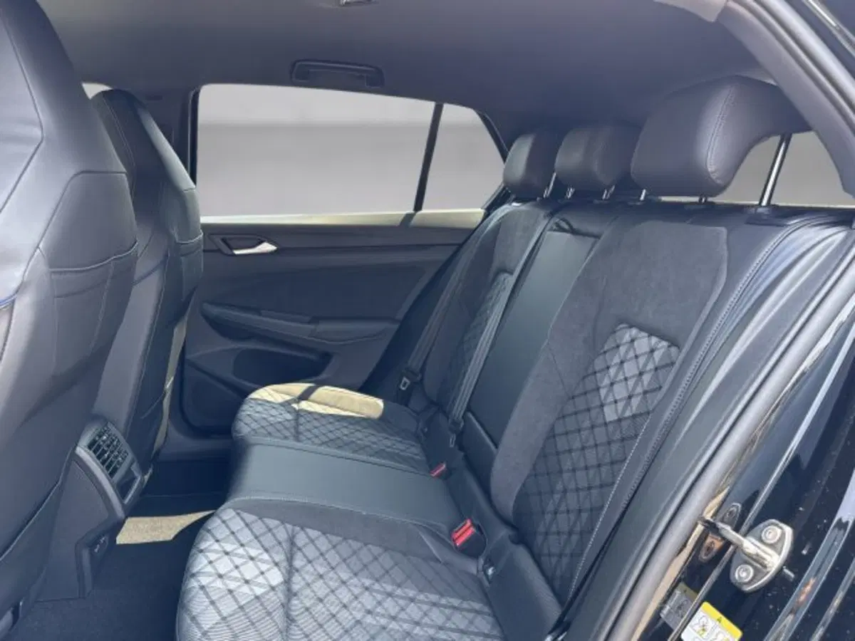 Volkswagen Golf nuova a Vicenza (12)
