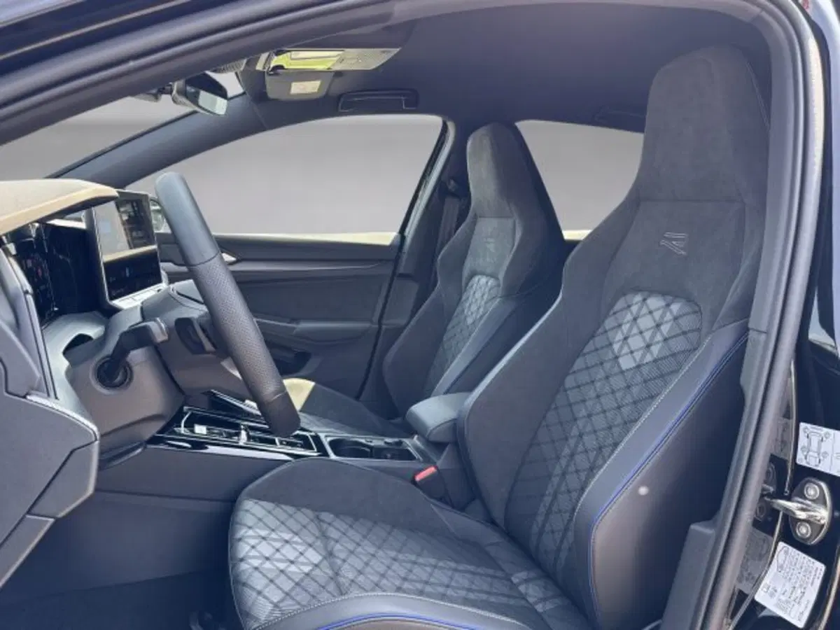 Volkswagen Golf nuova a Vicenza (13)