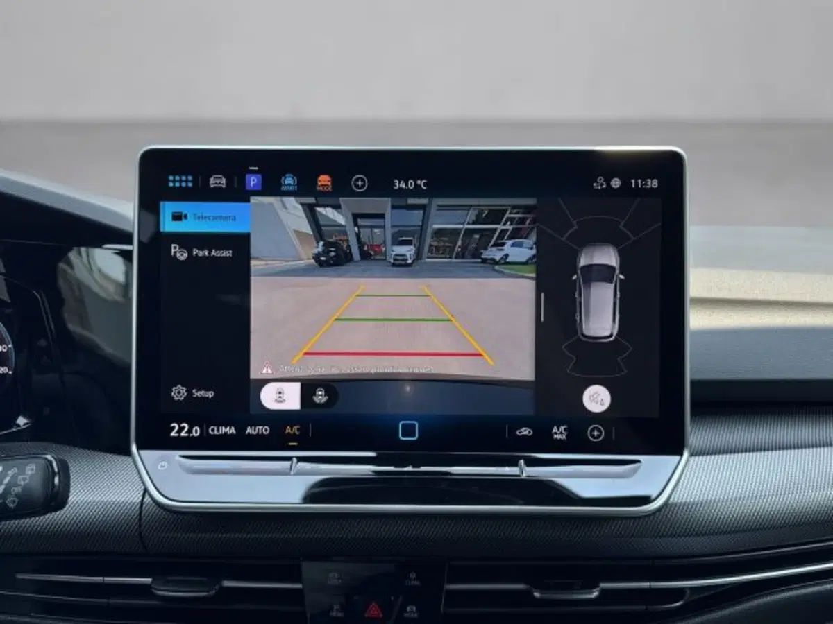 Volkswagen Golf nuova a Vicenza (15)