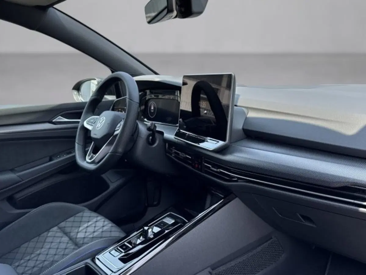 Volkswagen Golf nuova a Vicenza (6)