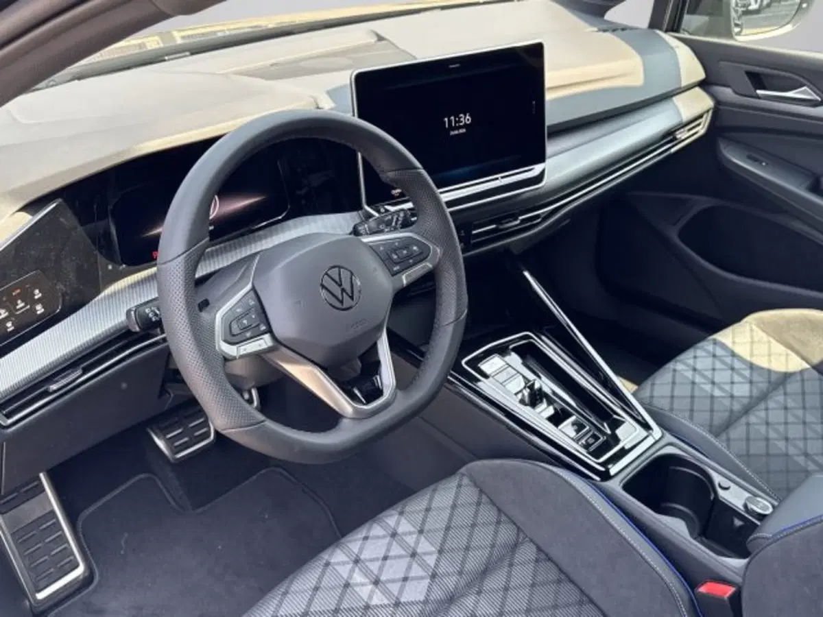 Volkswagen Golf nuova a Vicenza (7)