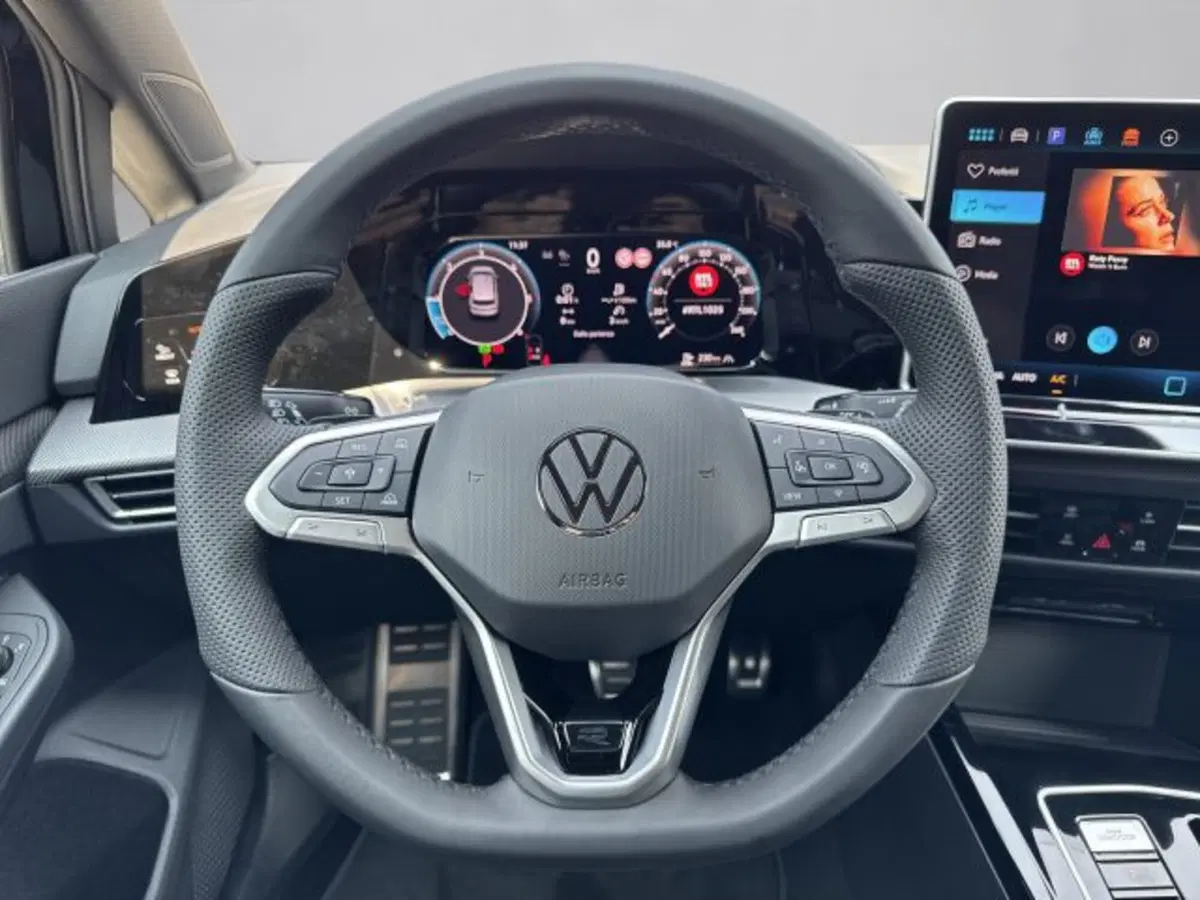 Volkswagen Golf nuova a Vicenza (9)