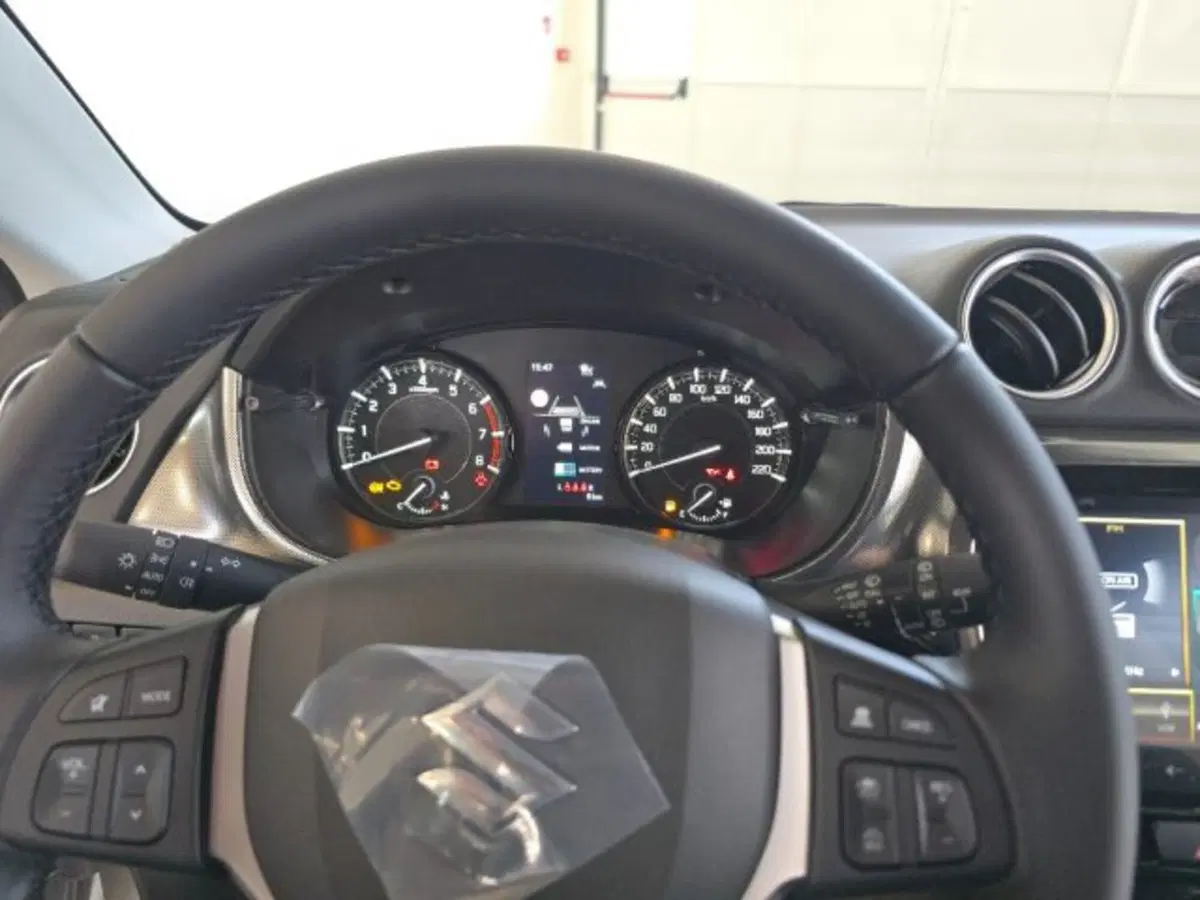 Suzuki Vitara nuova a Reggio Emilia (10)