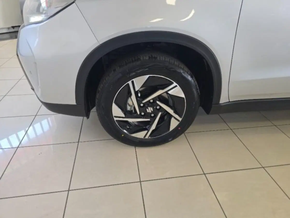 Suzuki Vitara nuova a Reggio Emilia (17)