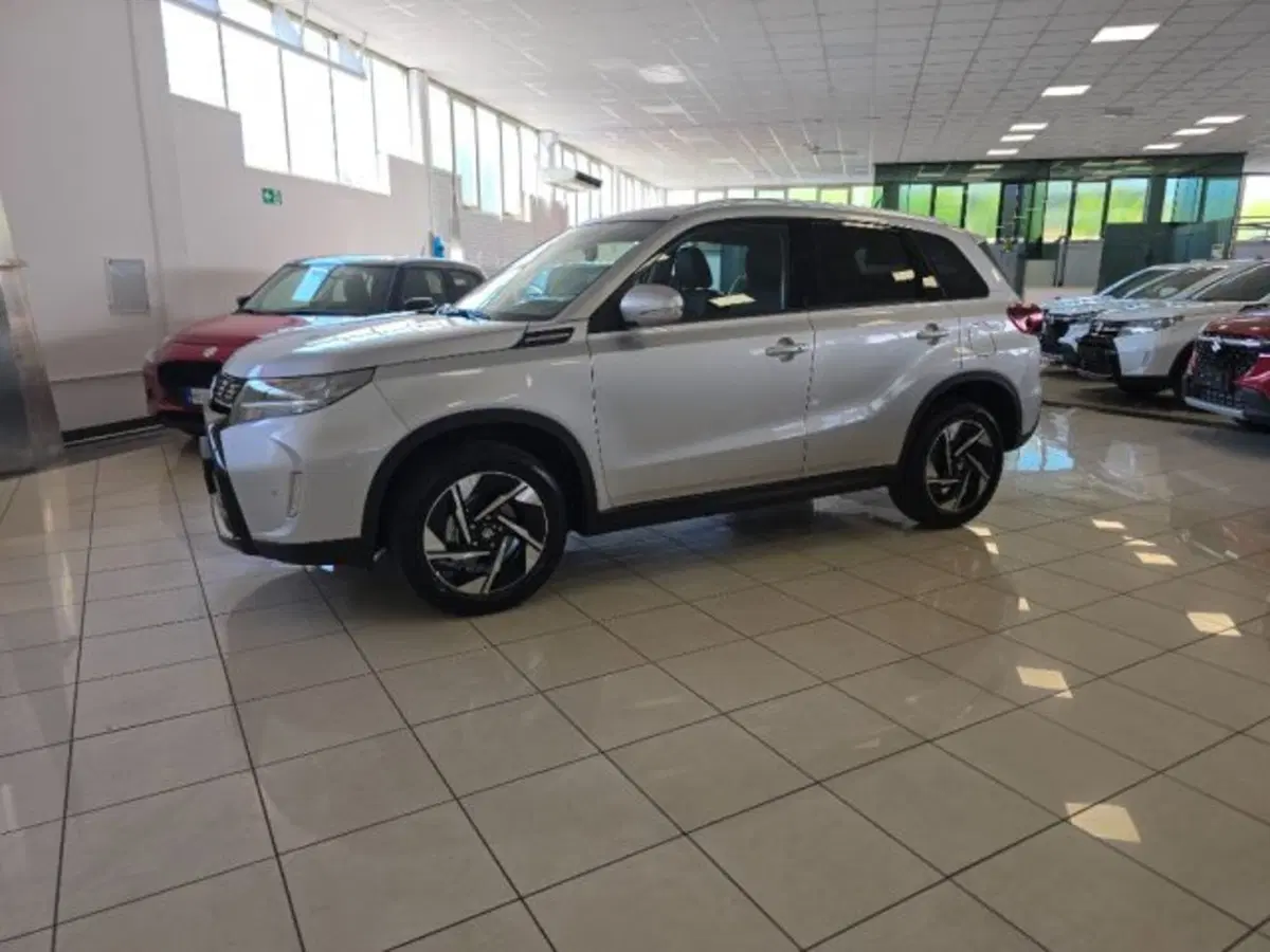 Suzuki Vitara nuova a Reggio Emilia (2)