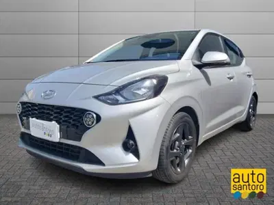 Hyundai i10 1.0 MPI AT Tech del 2022 usata a Salerno