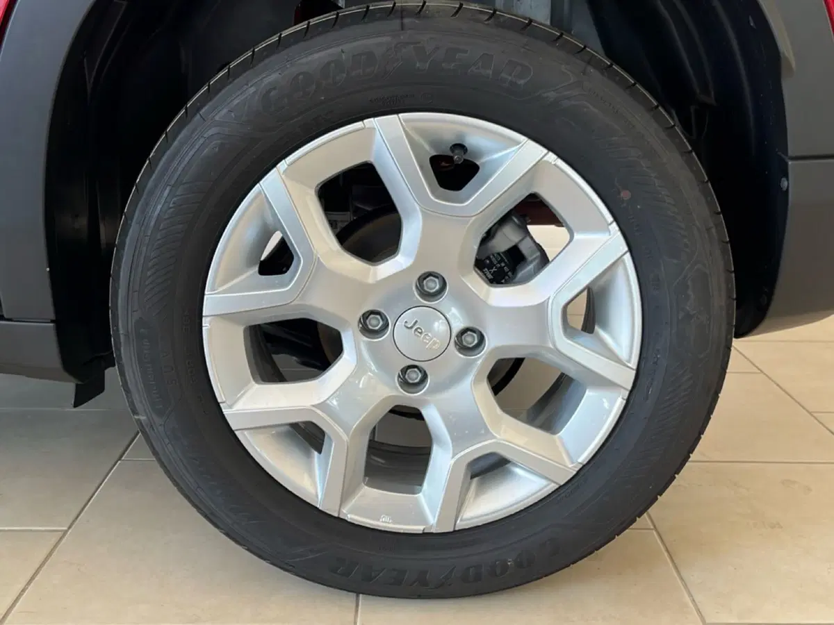 Jeep Avenger nuova a Brindisi (11)