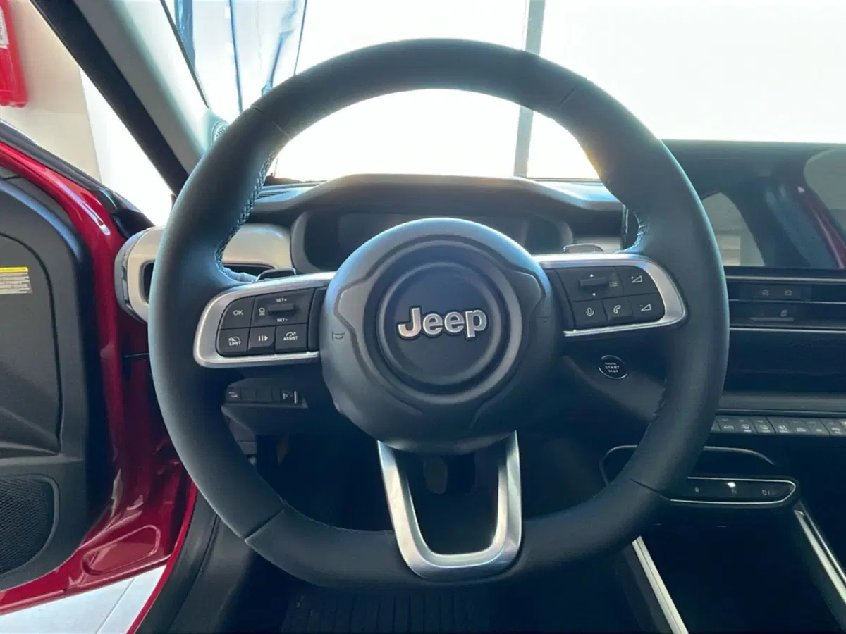Jeep Avenger nuova a Brindisi (16)
