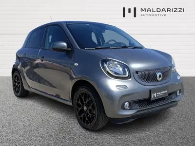 smart forfour forfour 90 0.9 Turbo twinamic Nightview grey del 2017 usata a Trani