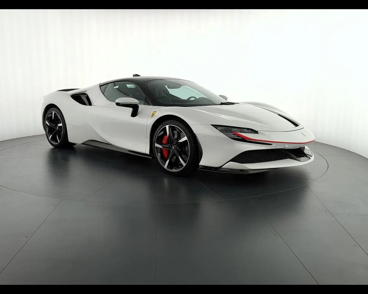 Ferrari SF90 Coupé usata a Verona (10)