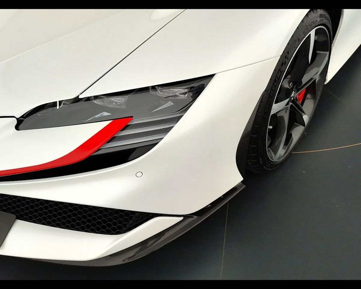 Ferrari SF90 Coupé usata a Verona (13)