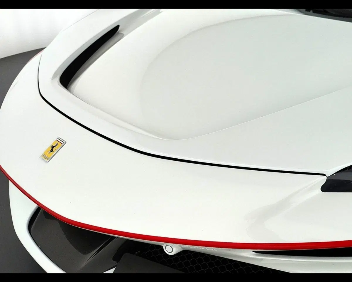 Ferrari SF90 Coupé usata a Verona (14)