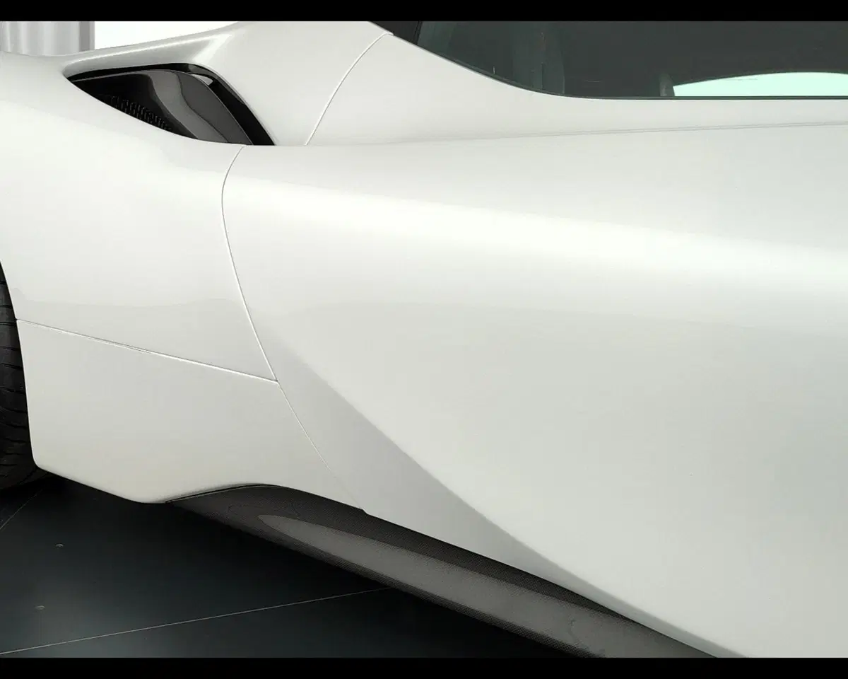 Ferrari SF90 Coupé usata a Verona (15)