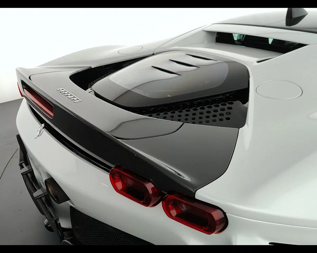 Ferrari SF90 Coupé usata a Verona (17)