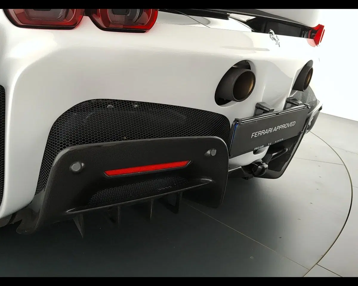 Ferrari SF90 Coupé usata a Verona (18)
