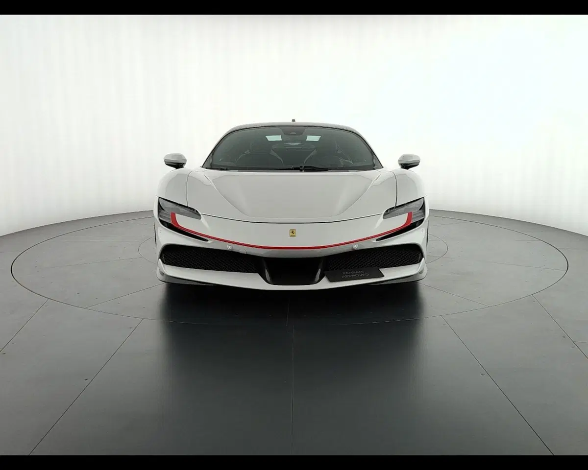 Ferrari SF90 Coupé usata a Verona (2)