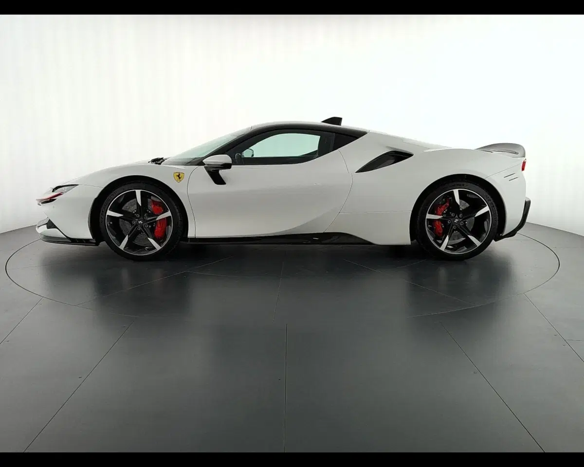 Ferrari SF90 Coupé usata a Verona (3)