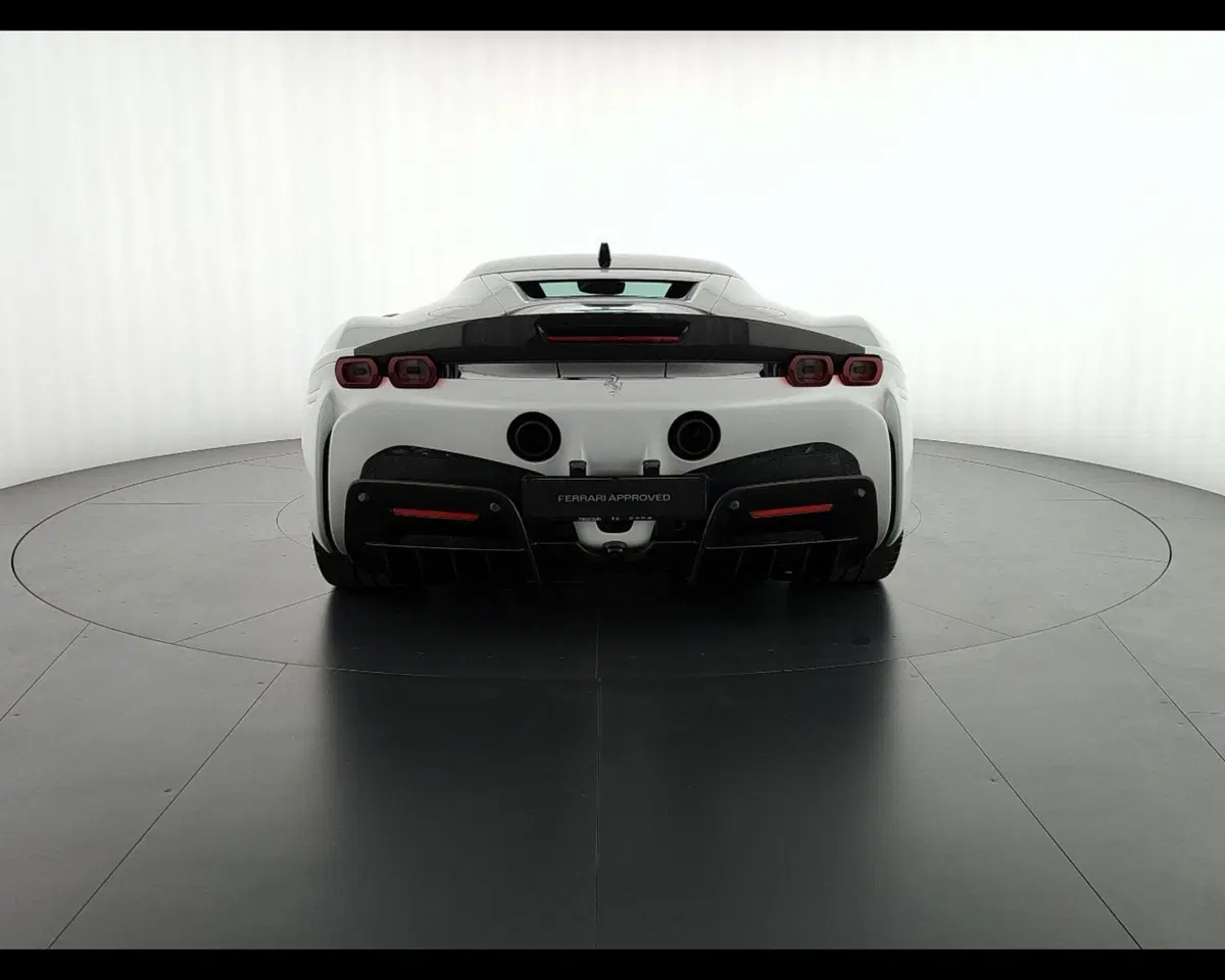 Ferrari SF90 Coupé usata a Verona (4)
