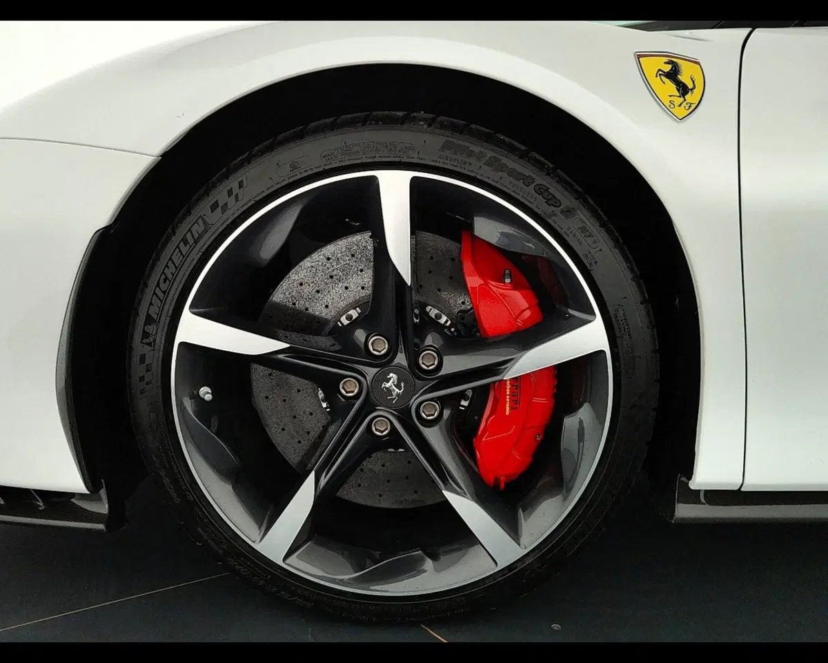 Ferrari SF90 Coupé usata a Verona (5)