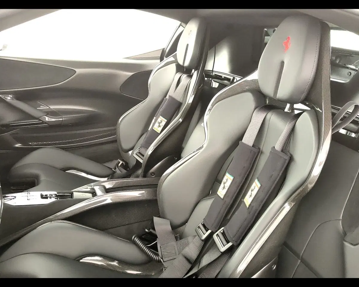 Ferrari SF90 Coupé usata a Verona (7)