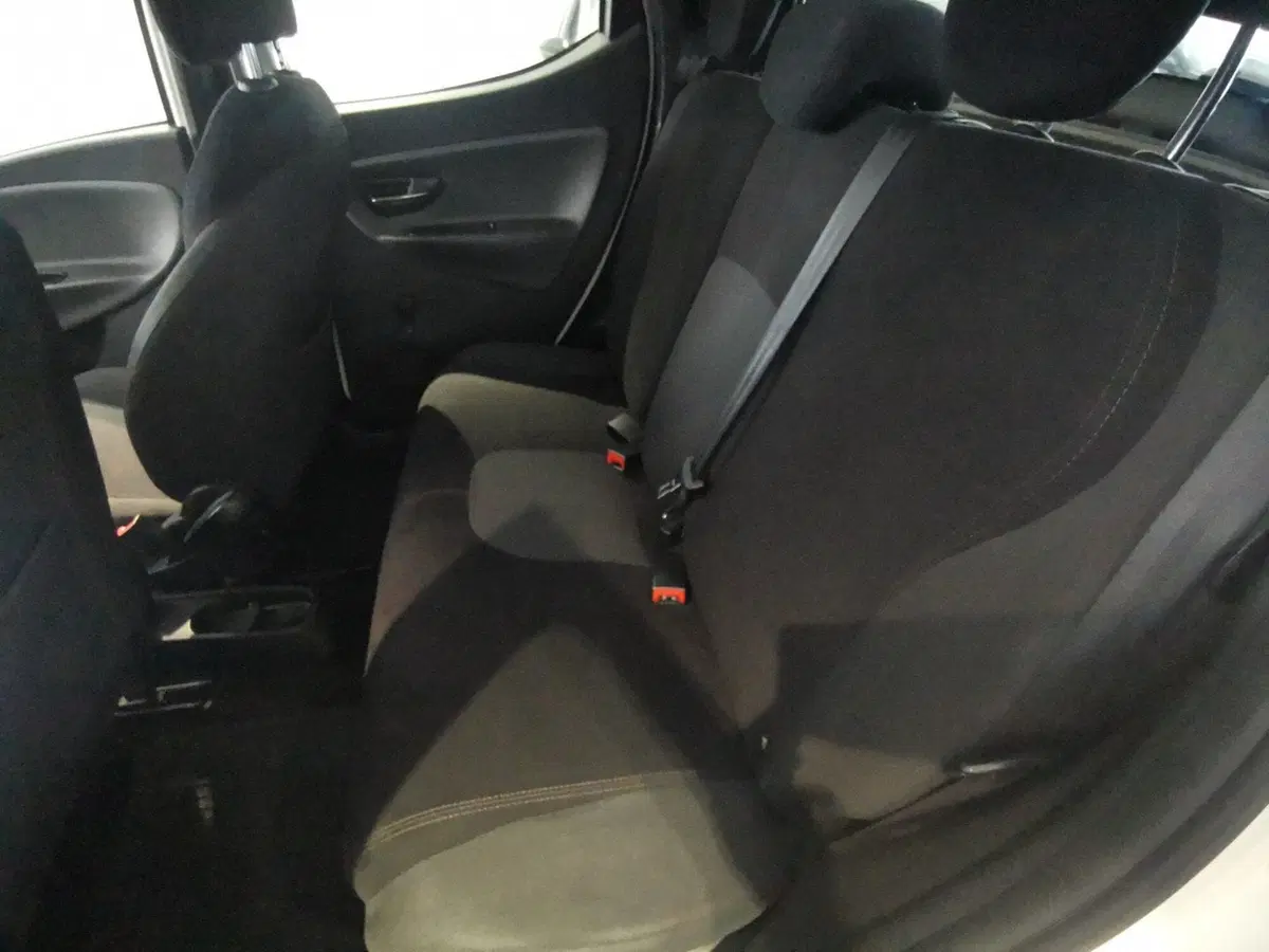 Lancia Ypsilon usata a Brindisi (12)