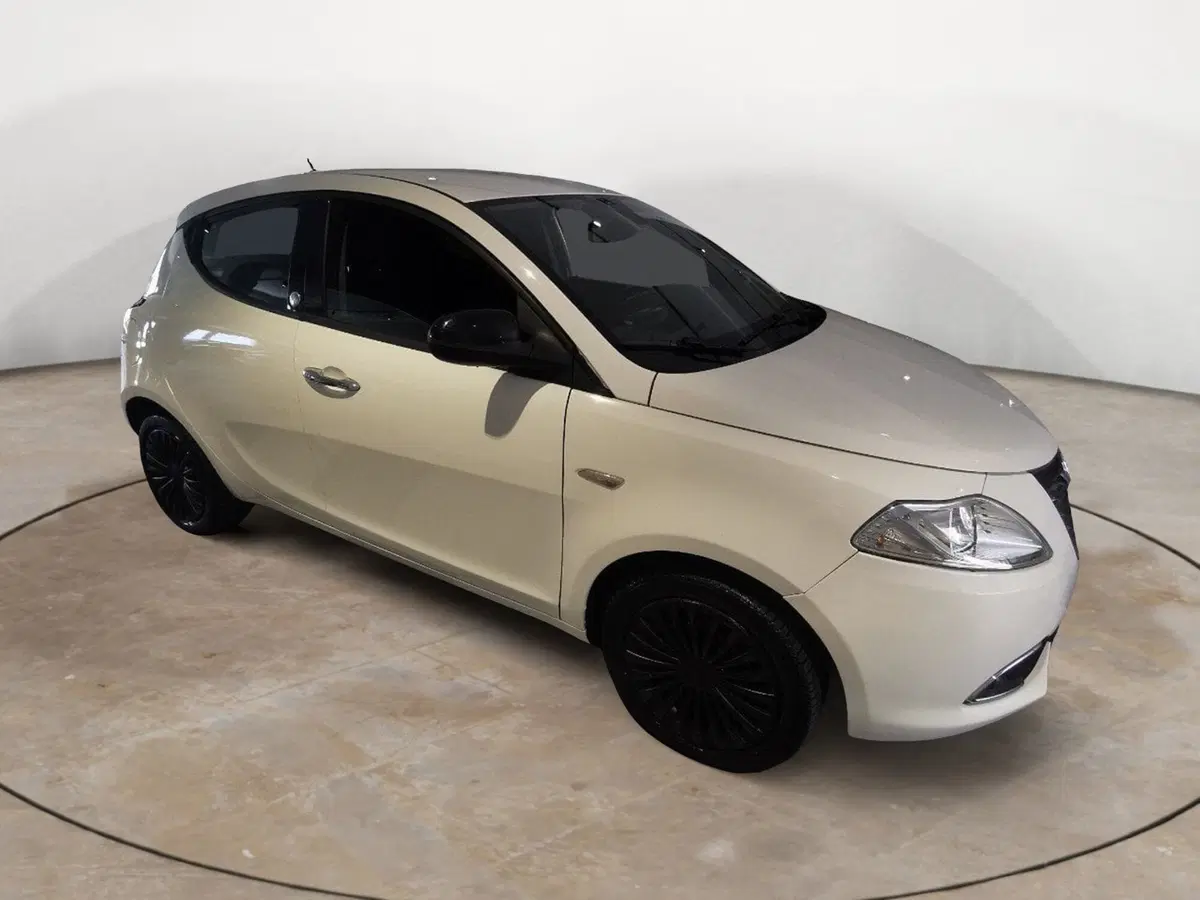Lancia Ypsilon usata a Brindisi (2)