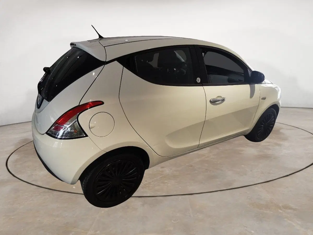 Lancia Ypsilon usata a Brindisi (3)