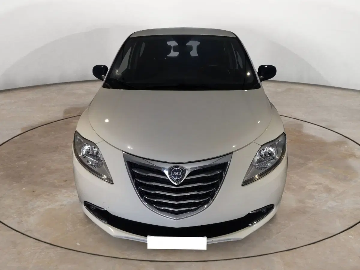 Lancia Ypsilon usata a Brindisi (5)