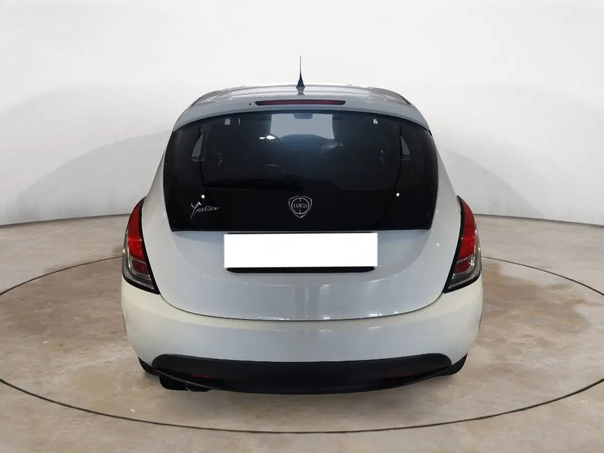 Lancia Ypsilon usata a Brindisi (6)