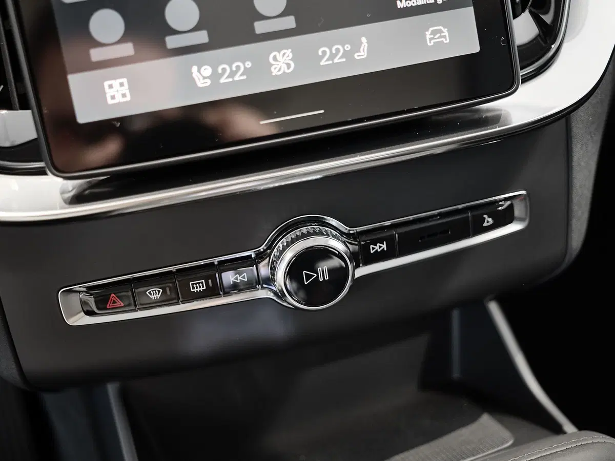 Volvo XC90 nuova a Prato (11)