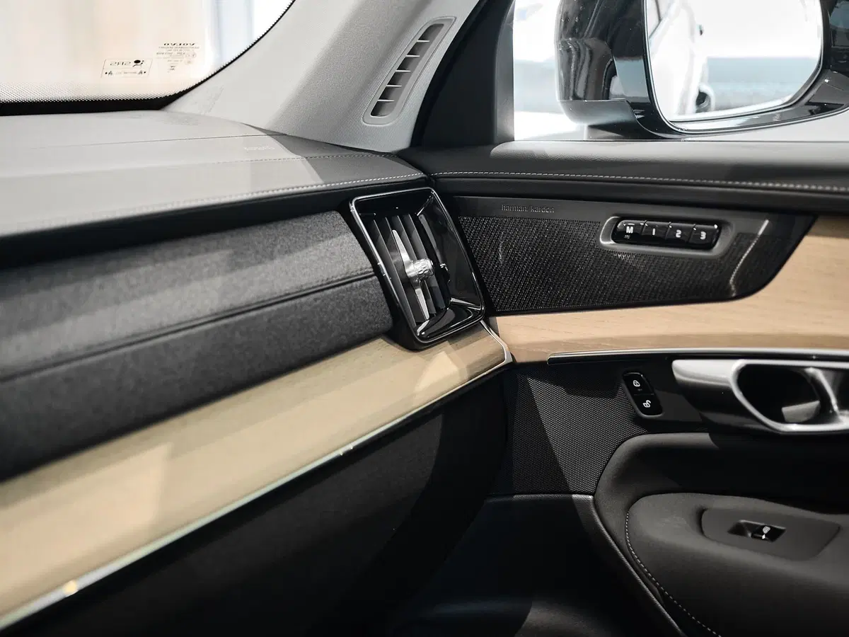 Volvo XC90 nuova a Prato (13)
