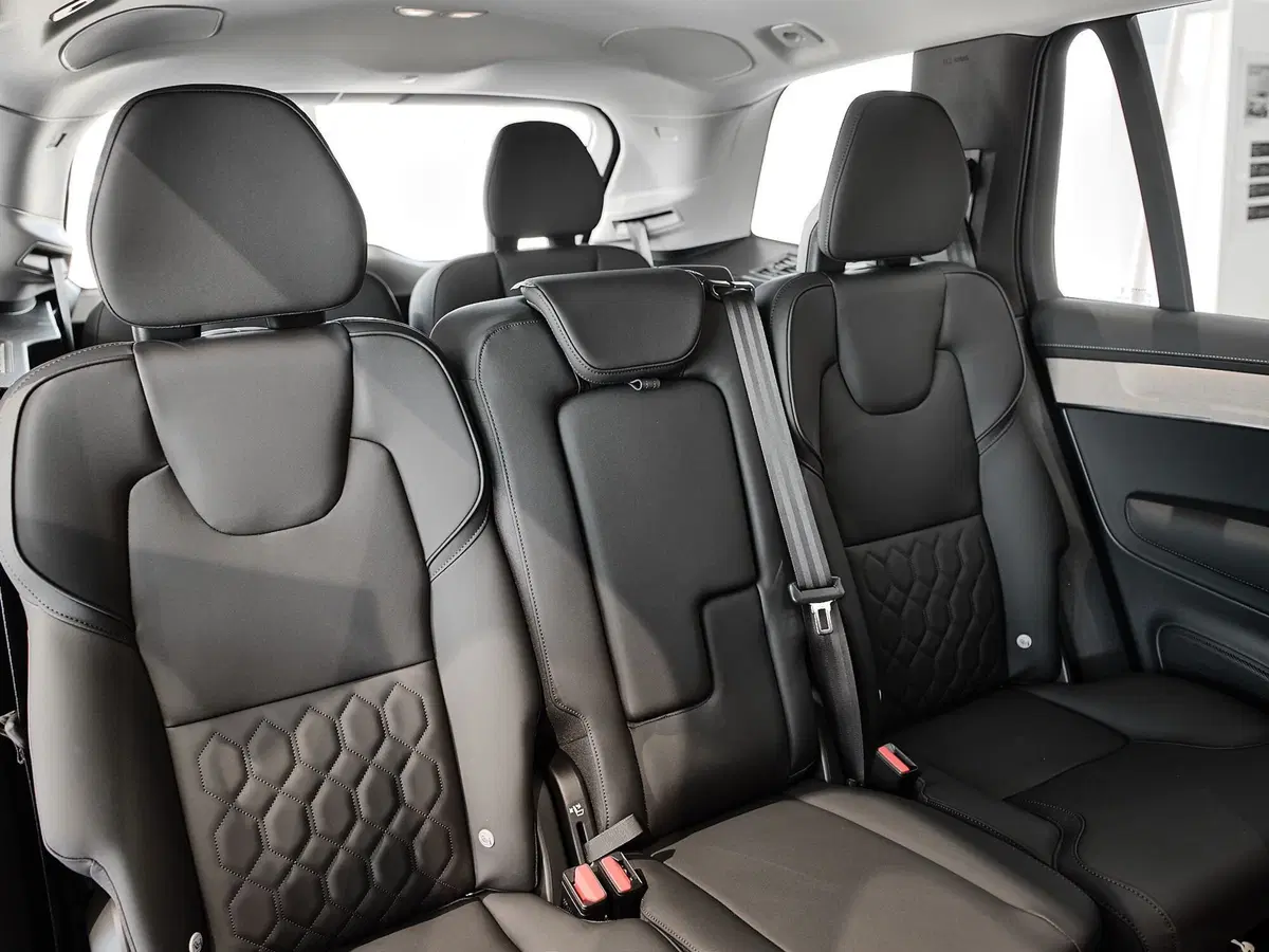 Volvo XC90 nuova a Prato (15)