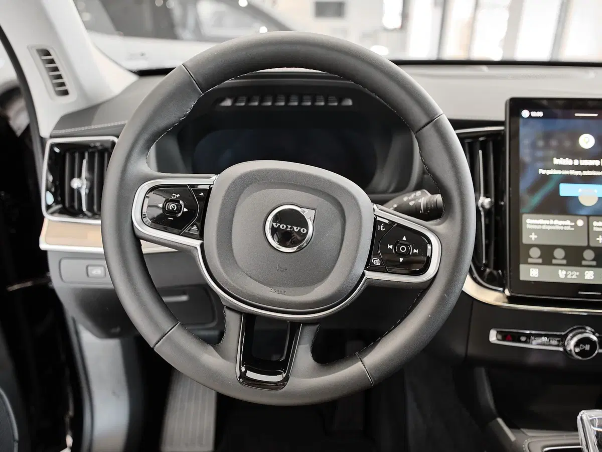 Volvo XC90 nuova a Prato (6)