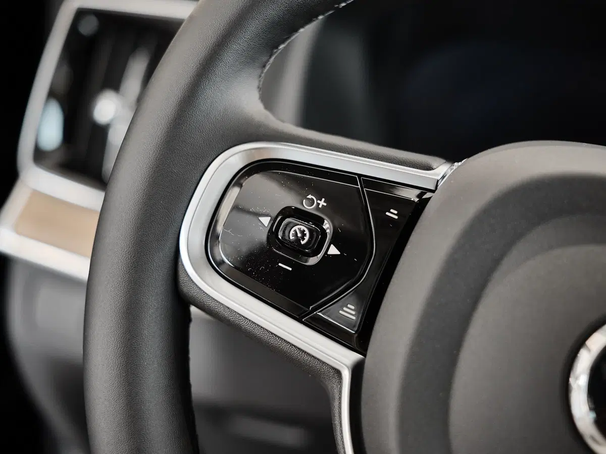 Volvo XC90 nuova a Prato (7)